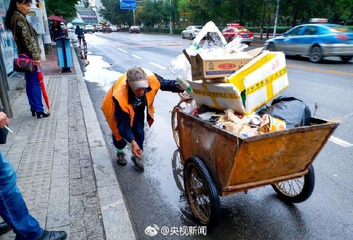 你扔一個煙頭，他們可能被罰款甚至付出生命[話筒]