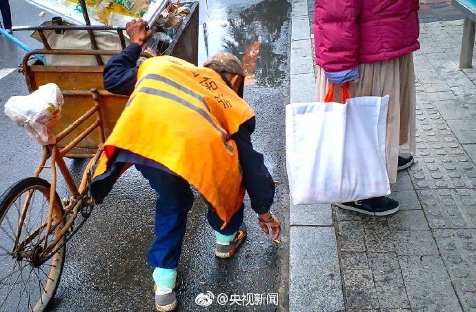 你扔一個煙頭，他們可能被罰款甚至付出生命[話筒]