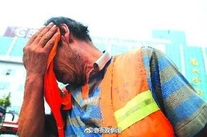 你扔一個煙頭，他們可能被罰款甚至付出生命[話筒]